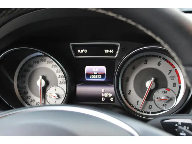 Mercedes-Benz GLA 200 2015 Benzine 13