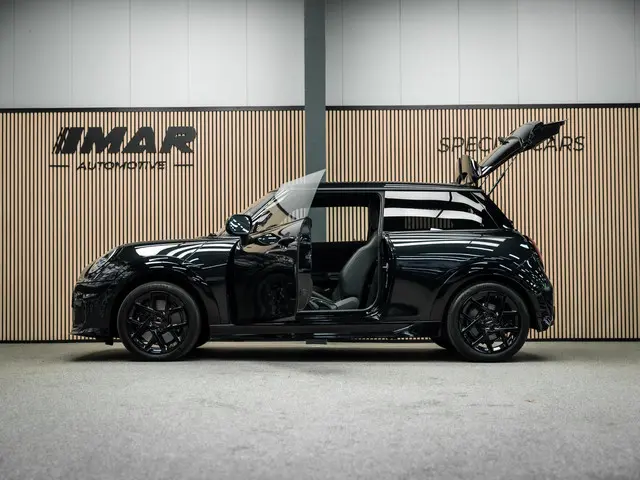 MINI 3-Deurs Cooper C John Cooper Works M 2024 Benzine 10