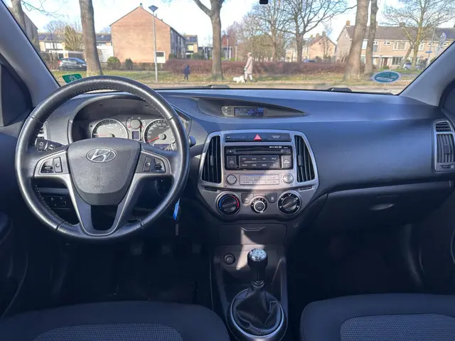 Hyundai i20 1.2i Go! Clima.Clima. 2013 Benzine 8