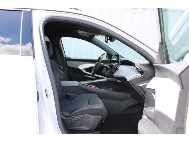 Peugeot 5008 HYBRID 145 ALLURE 2025 Hybride Benzine 10