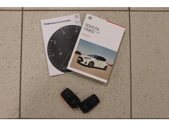 Toyota Yaris 1.5 Hybrid Dynamic, 2022 Hybride Benzine 32