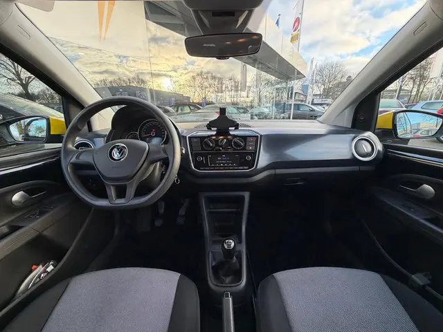 Volkswagen up! 1.0 2023 Benzine 4