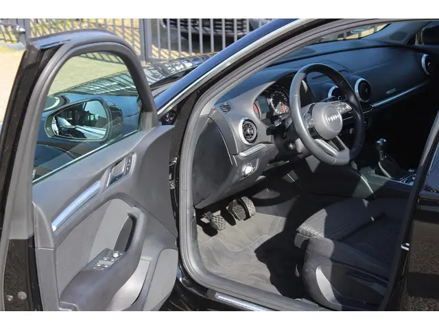 Audi A3 Sportback 30 TFSI Sport Edition 2019 Benzine 9