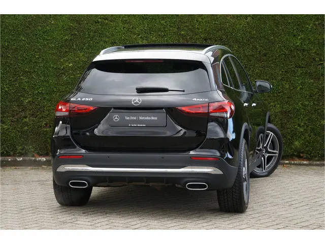 Mercedes-Benz GLA 2