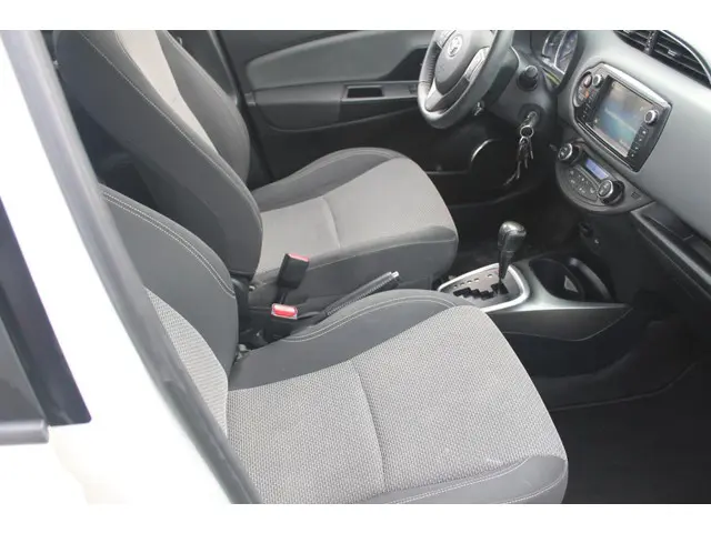 Toyota Yaris 1.5 Hybrid Aspiration 2014 Hybride Benzine 7