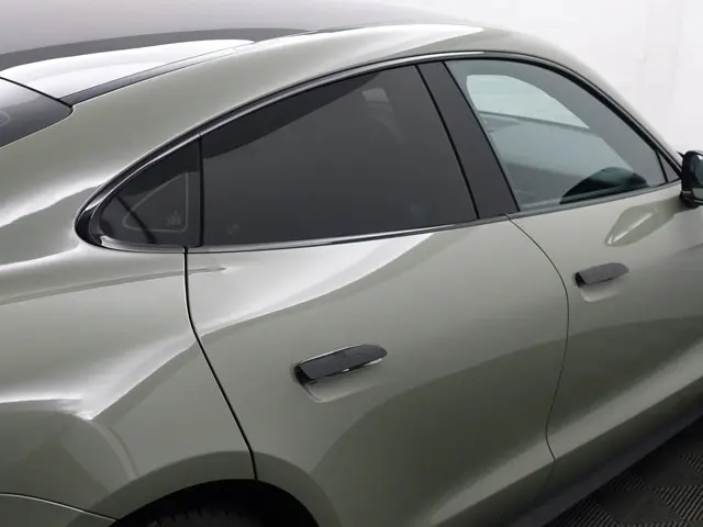 Porsche Taycan Performance 84kwh 2021 Elektrisch 39