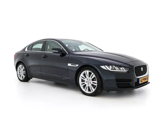 Jaguar XE 2.0 Portfolio 2015 Benzine