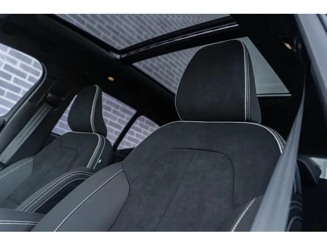 Volvo XC40 B4 Plus Black Edition 2025 Benzine 21