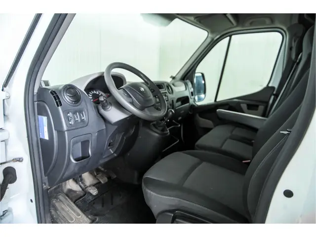 Renault Master T35 2.3 dCi L2H2 2018 Diesel 3