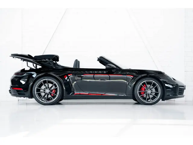 Porsche 911 Carrera Cabriolet 2020 Benzine 3