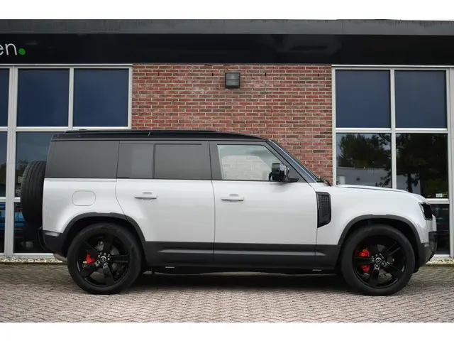 Land Rover Defender 110 3.0 D250 2023 Diesel 45