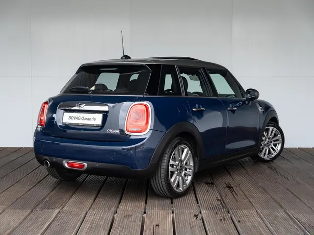 MINI 5-Deurs Cooper Aut. 2017 Benzine