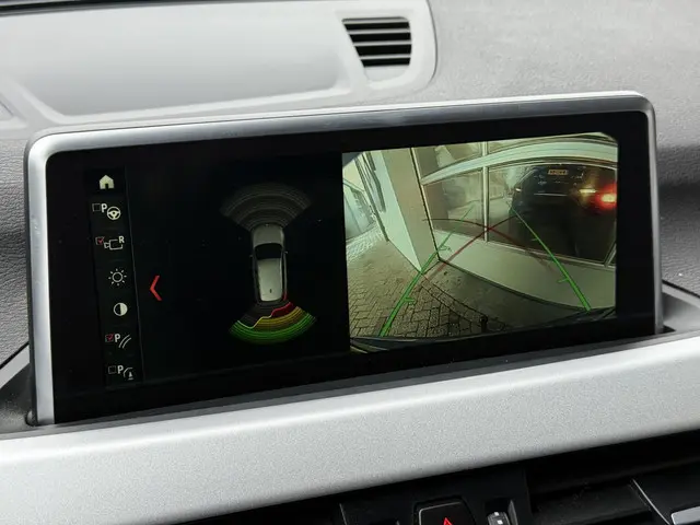 BMW X1 sDrive20i High Executive 2017 Benzine 16