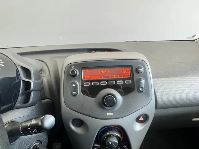 Peugeot 108 1.0 e-VTi Active NL AUTO AIRCO 2018 Benzine 10