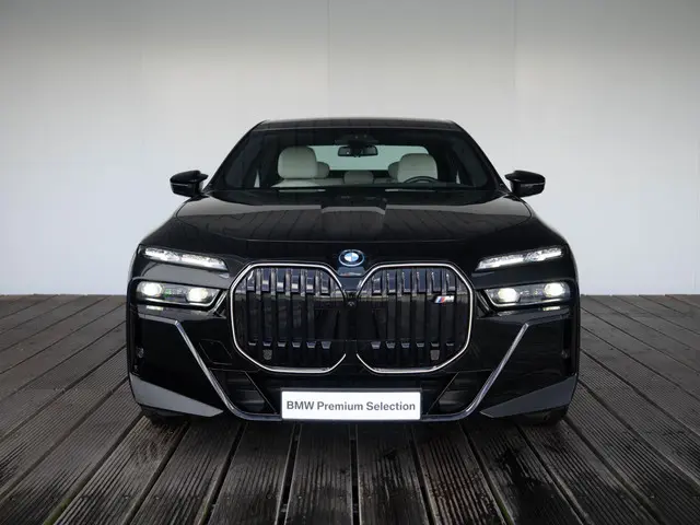 BMW 7 Serie Sedan M760e xDrive 2023 Hybride Benzine 3