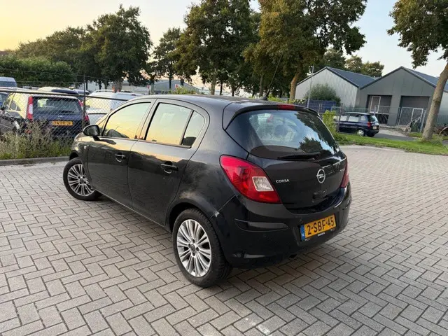 Opel Corsa 1.4-16V Cosmo 164.196KM 2013 Benzine 7