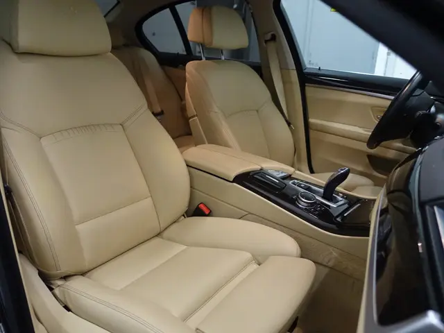 BMW 5 Serie 528i High Executive Iuxury Aut- 2014 Benzine 42