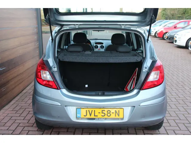 Opel Corsa 1.2-16V Selection 2013 Benzine 11
