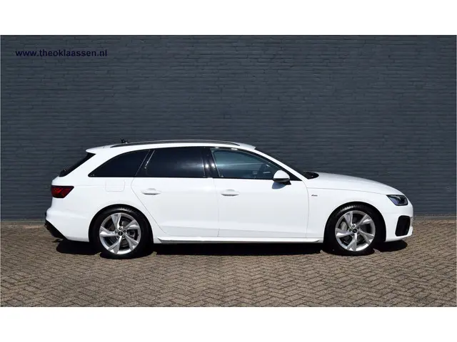 Audi A4 Avant 40 TFSI quattro S edition 2022 Benzine 9