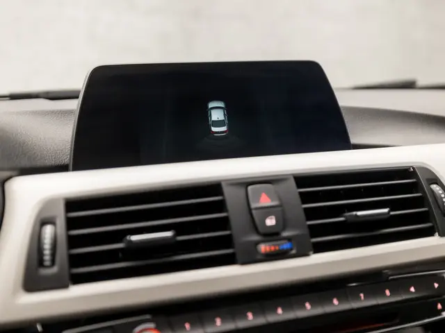 BMW 3 Serie 318i Executive Sportline 2017 Benzine 23