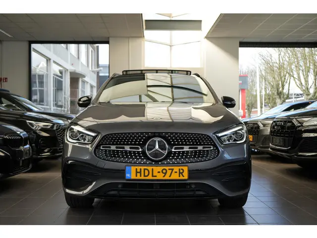 Mercedes-Benz GLA 250 AMG Line 2023 Benzine 4