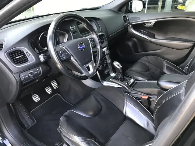 Volvo V40 1.6 T3 R-Design 2013 Benzine 9