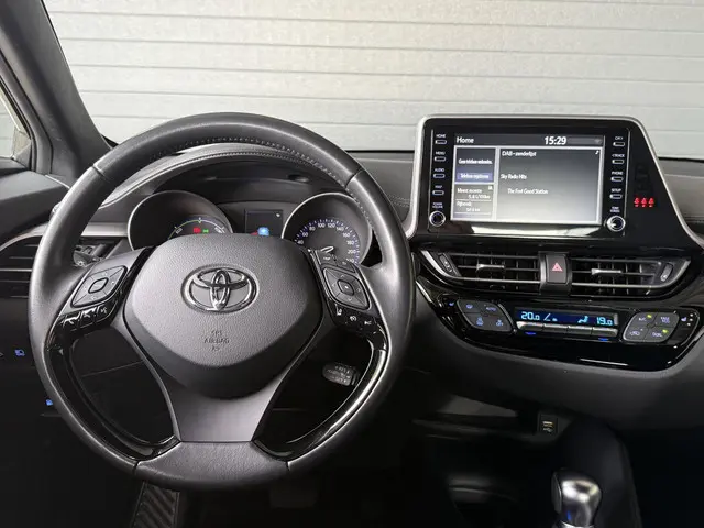 Toyota C-HR 1.8 Hybrid Dynamic 2022 Hybride Benzine 9
