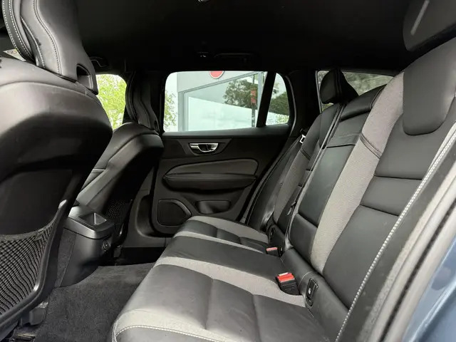 Volvo V60 2.0 B4 Aut. 197pk MHEV R-Design 2020 Benzine 14