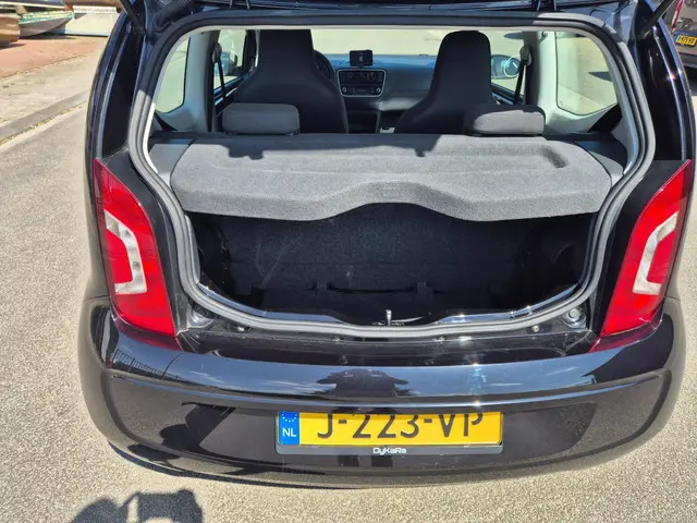 Volkswagen up! 1.0 high up! 75pk Airco, Navi 2012 Benzine 17