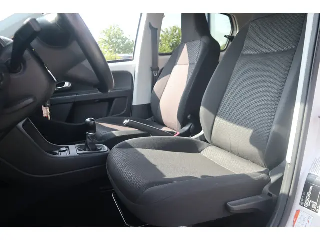 SEAT Mii 1.0 Sport Dynamic 2015 Benzine 4