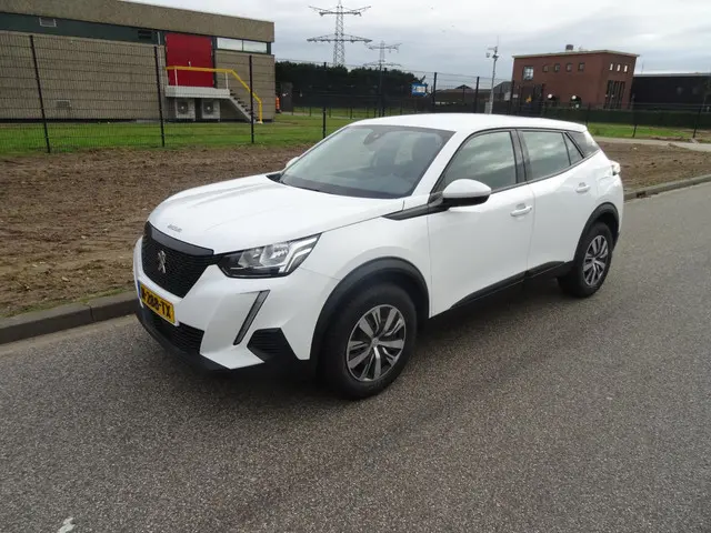 Peugeot 2008 1.2 PureTech Active 2022 Benzine