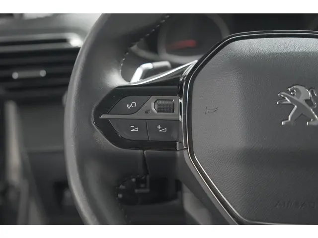 Peugeot 2008 PureTech 130 EAT8 Active 2021 Benzine 27