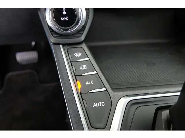 Lynk & Co 01 1.5 2023 Hybride Benzine 13