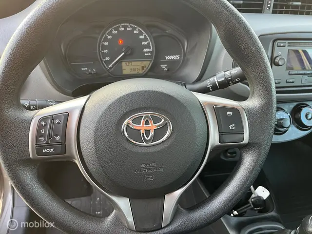 Toyota Yaris 1.5 VVT-i Bi-Tone 2017 Benzine 11