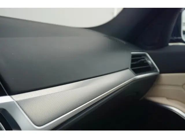 BMW 3 Serie Sedan 320e 2022 Hybride Benzine 17