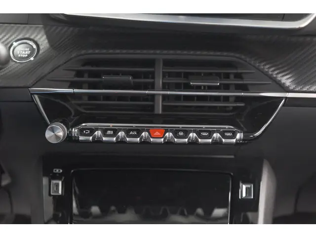 Peugeot 2008 PureTech 130 EAT8 Allure 2021 Benzine 42