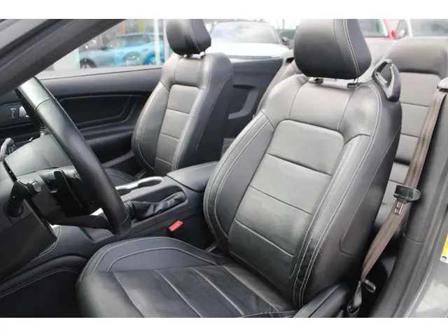 Ford Mustang Convertible 5.0 V8 GT 2022 Benzine 27