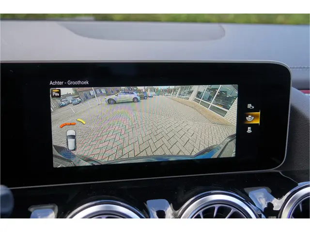 Mercedes-Benz GLA GLA 250 4M AMG Line 2020 Benzine 15