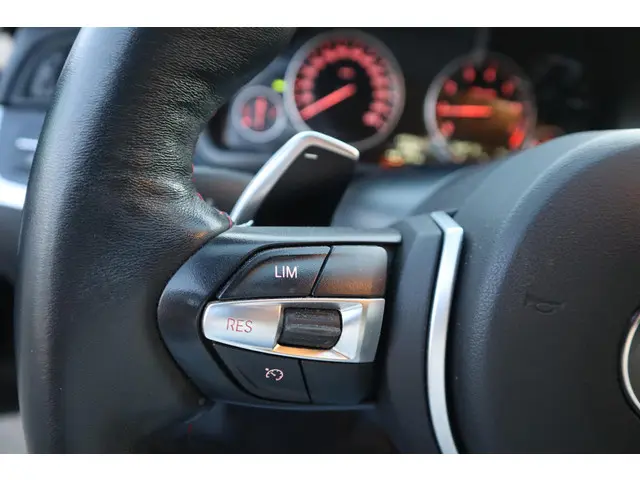 BMW 5 Serie 520i EXECUTIVE 2013 Benzine 17