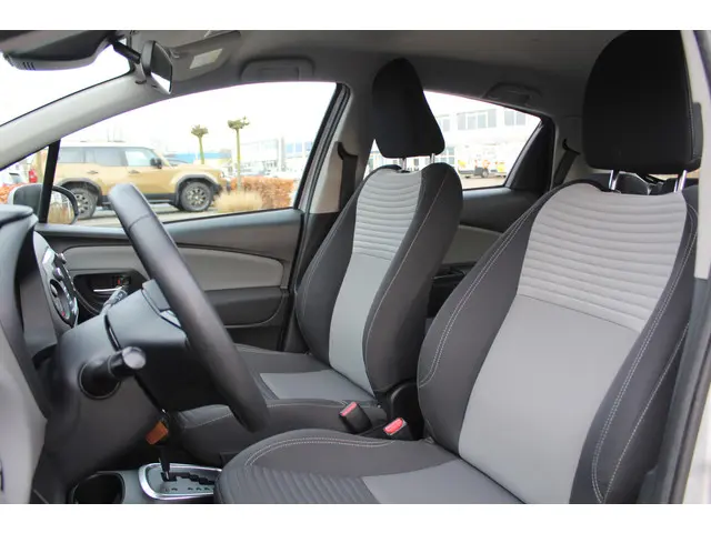 Toyota Yaris 1.5 Hybrid Active 2018 Hybride Benzine 8