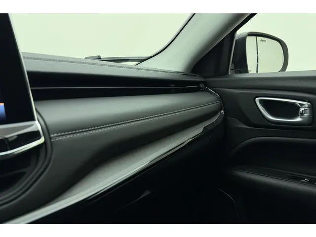 Jeep Compass 1.5T e-Hybrid S 2024 Hybride Benzine 32