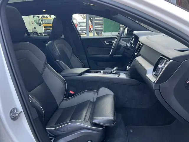 Volvo V60 2.0 B3 Plus Dark 2022 Hybride Benzine 37