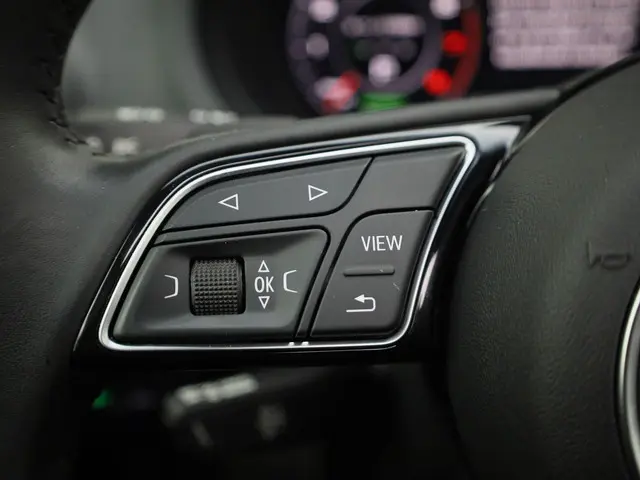 Audi A3 Limousine 35 TFSI/150PK S Line 2019 Benzine 24