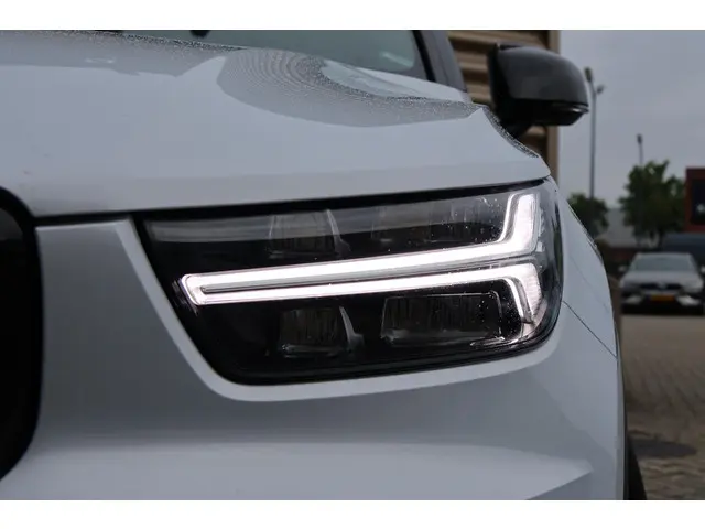 Volvo XC40 T5 Recharge R-Design 2021 Hybride Benzine 37