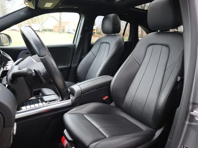 Mercedes-Benz GLA 250 e Style 2021 Hybride Benzine 12