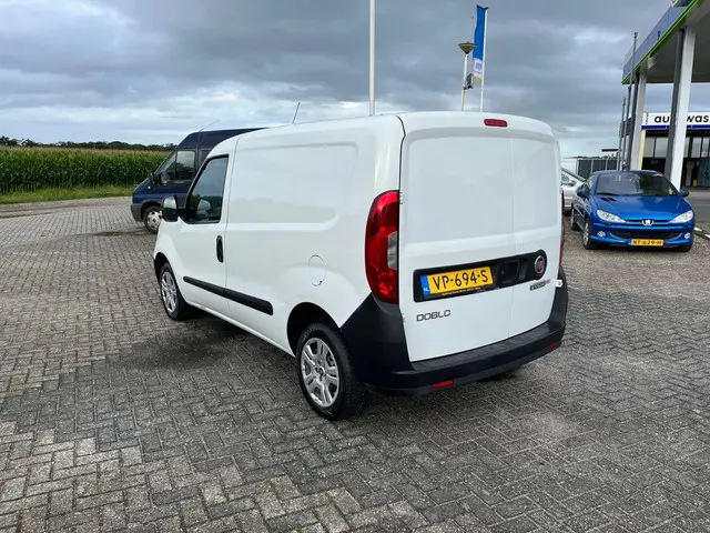 Fiat Doblò Cargo 1.3 MJ L1H1 Actual 2015 Diesel 4