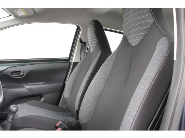 Peugeot 108 1.0 e-VTi Active 2021 Benzine 15