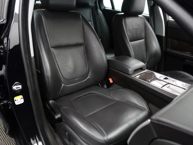 Jaguar XF 3