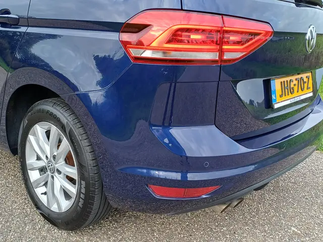 Volkswagen Touran 1.8 TSI Highline 2017 Benzine 18