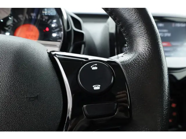 Peugeot 108 1.0 e-VTi 72 PK Allure 2018 Benzine 15